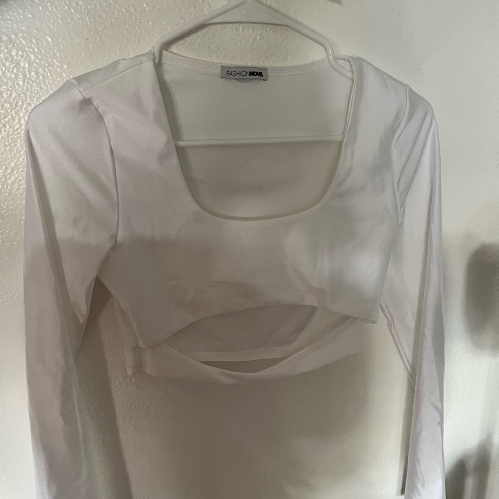 Shiny white long sleeve crop top